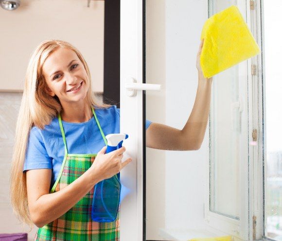 cleaning window sashes
